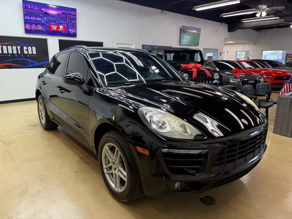2017 Porsche Macan - Image 2 of 18