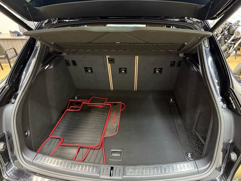 2017 Porsche Macan - Image 17 of 18
