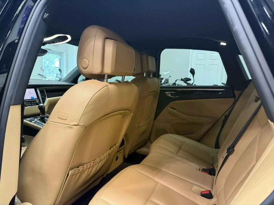 2017 Porsche Macan - Image 11 of 18