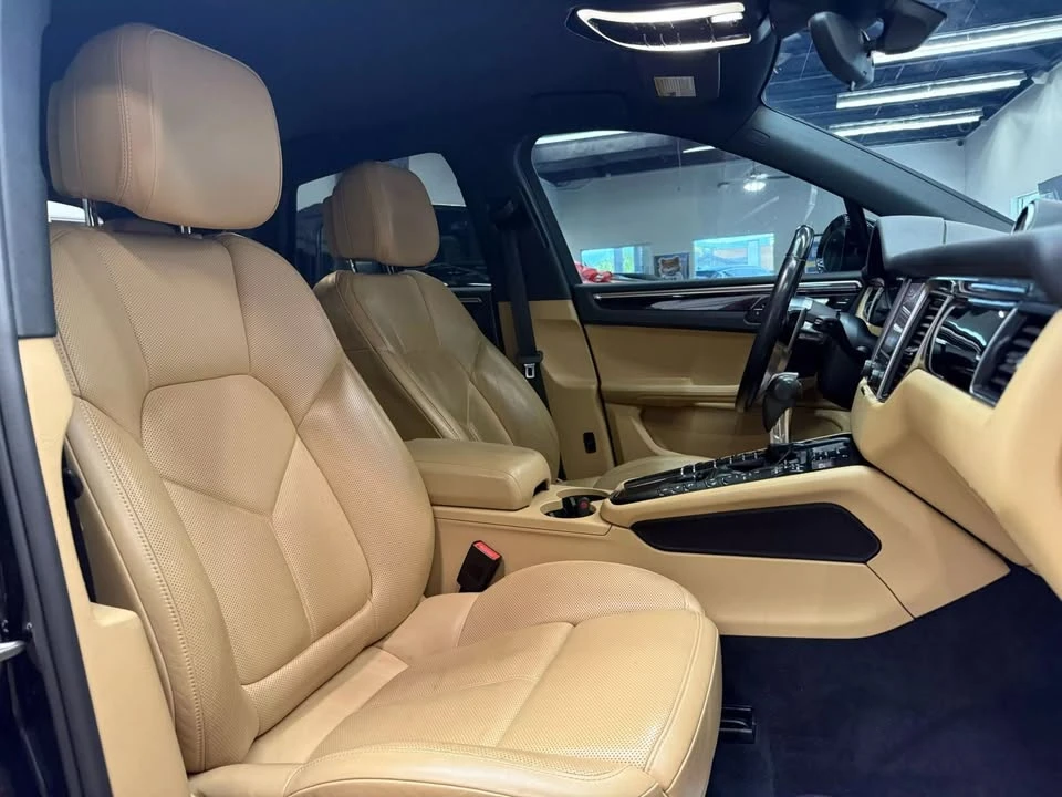 2017 Porsche Macan - Image 15 of 18