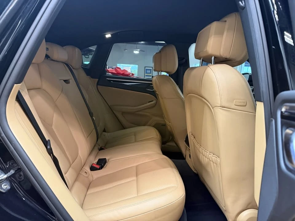 2017 Porsche Macan - Image 12 of 18
