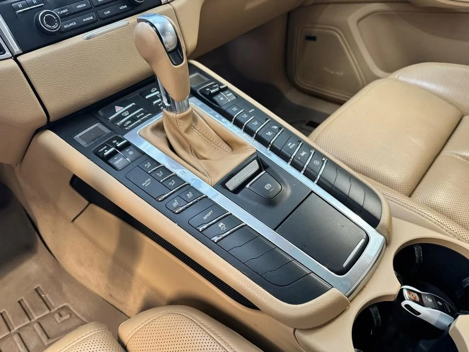2017 Porsche Macan - Image 17 of 20