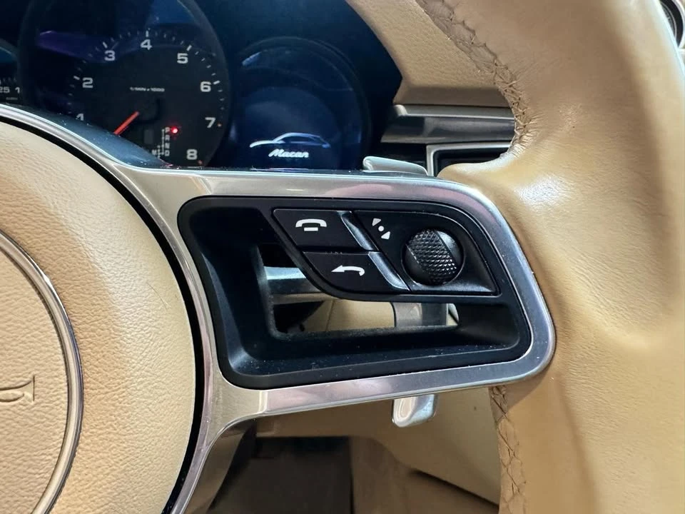 2017 Porsche Macan - Image 14 of 20