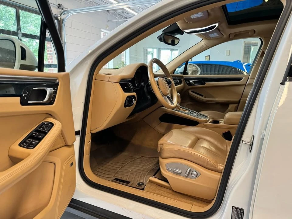 2017 Porsche Macan - Image 9 of 20