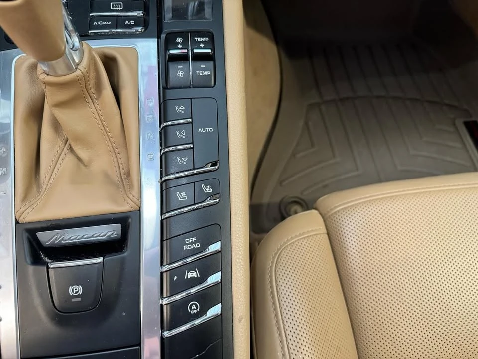 2017 Porsche Macan - Image 19 of 20