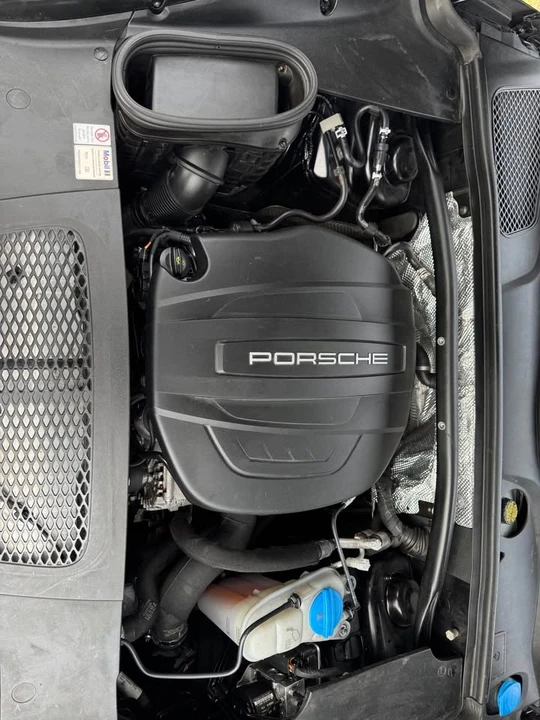 2017 Porsche Macan - Image 19 of 20