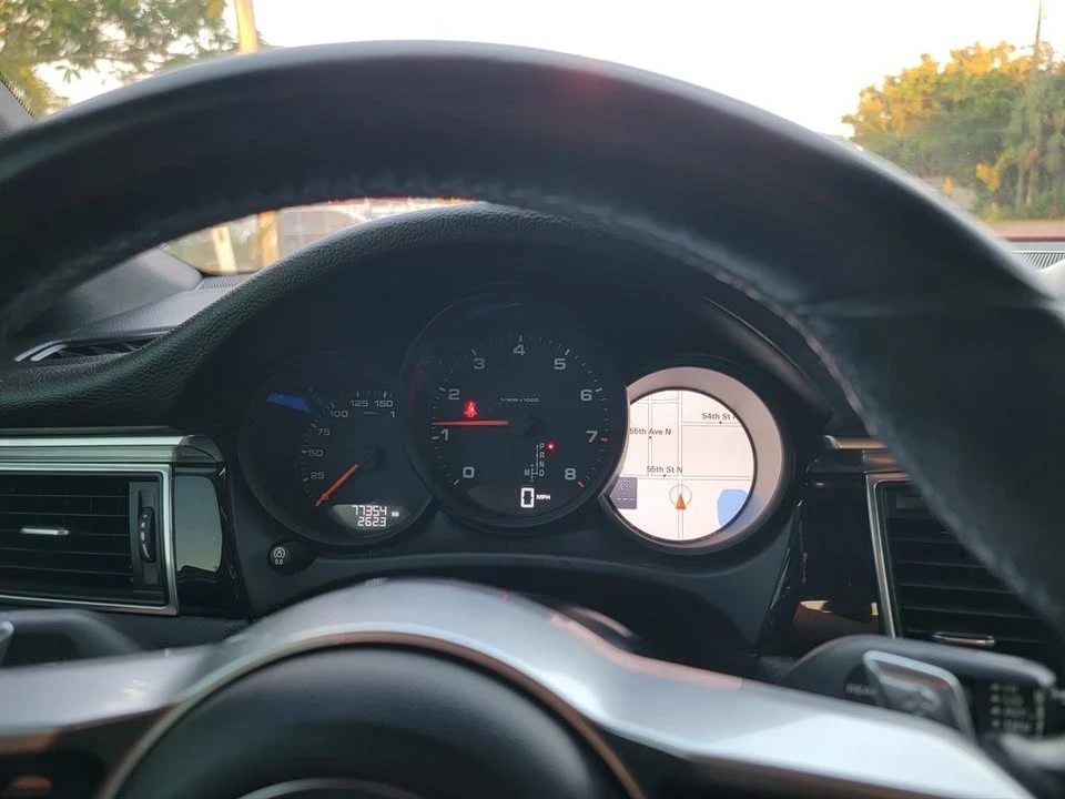 2017 Porsche Macan - Image 15 of 16