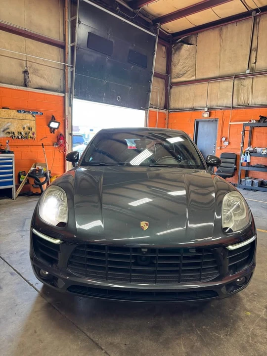2017 Porsche Macan - Image 2 of 19