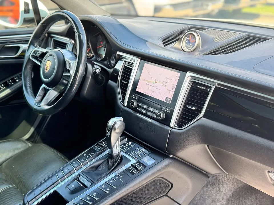 2017 Porsche Macan - Image 10 of 13