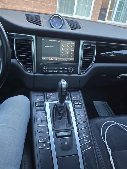 2017 Porsche Macan - Image 14 of 15
