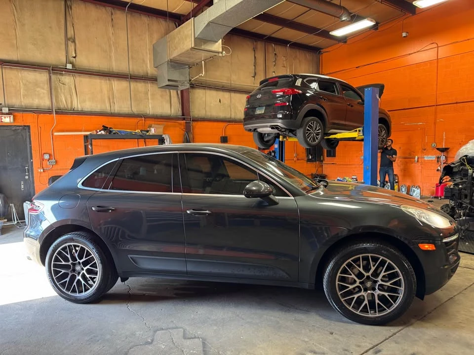 2017 Porsche Macan - Image 4 of 19