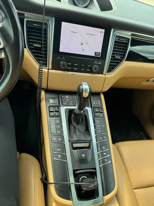 2017 Porsche Macan - Image 17 of 19