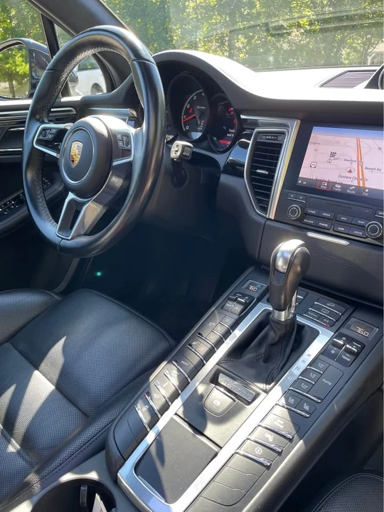 2017 Porsche Macan - Image 11 of 17
