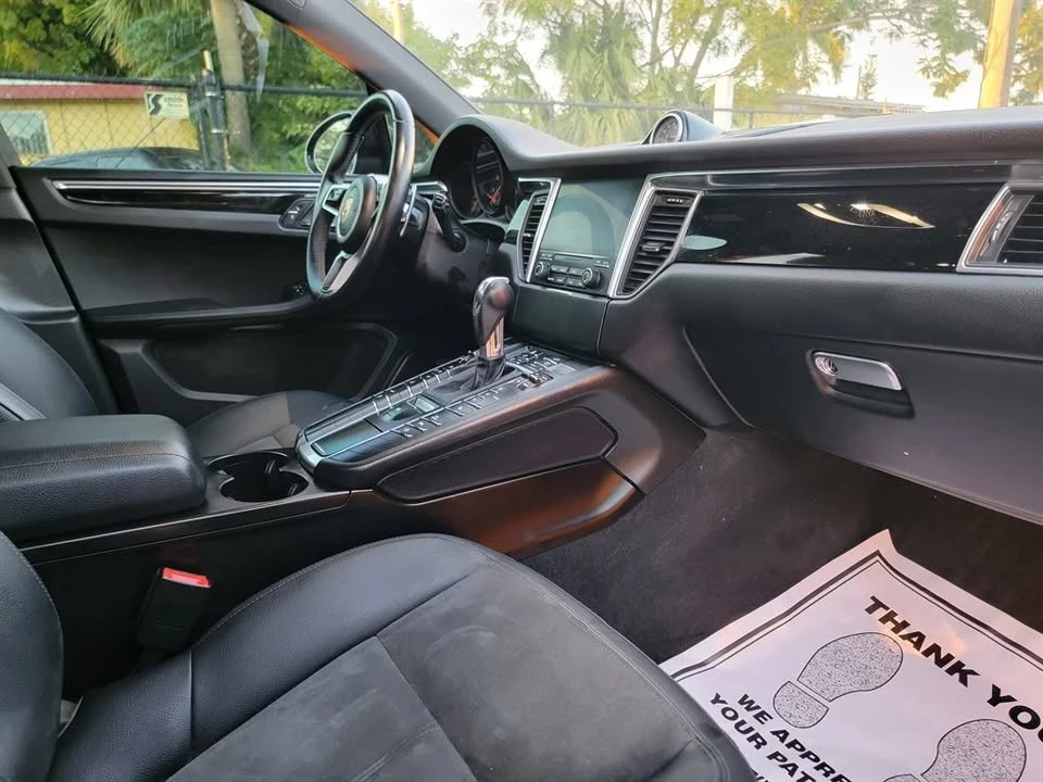2017 Porsche Macan - Image 12 of 16