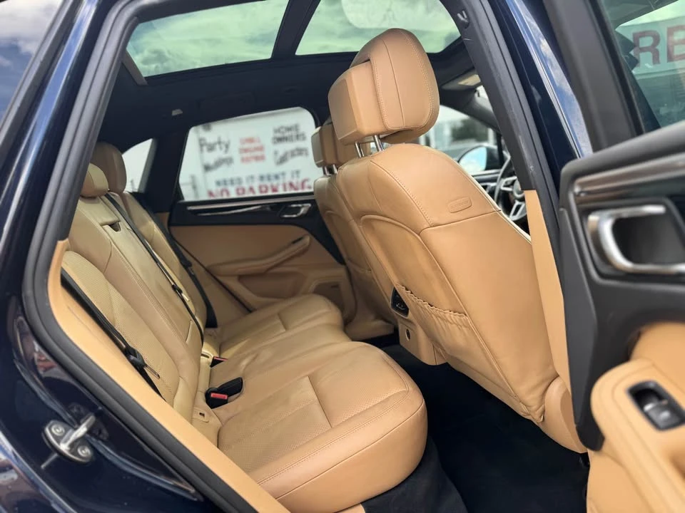 2017 Porsche Macan - Image 11 of 19