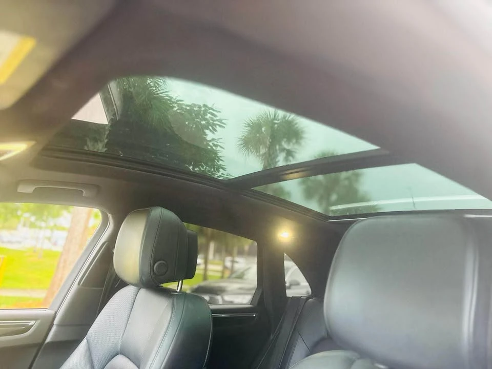 2017 Porsche Macan - Image 8 of 9