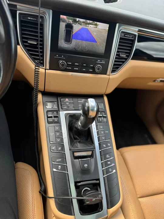 2017 Porsche Macan - Image 18 of 19