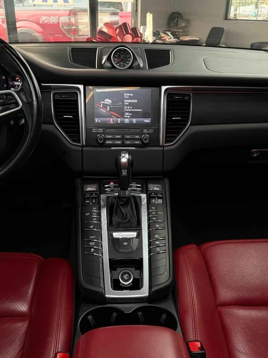 2017 Porsche Macan - Image 12 of 15