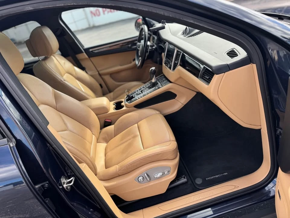 2017 Porsche Macan - Image 13 of 19