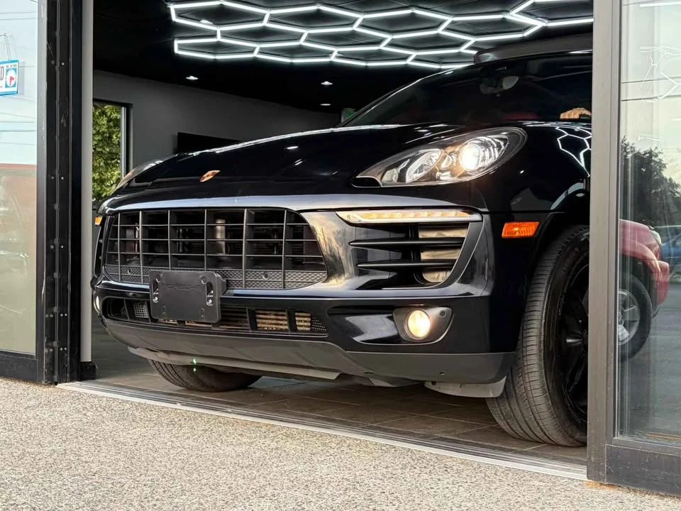 2017 Porsche Macan - Image 15 of 15