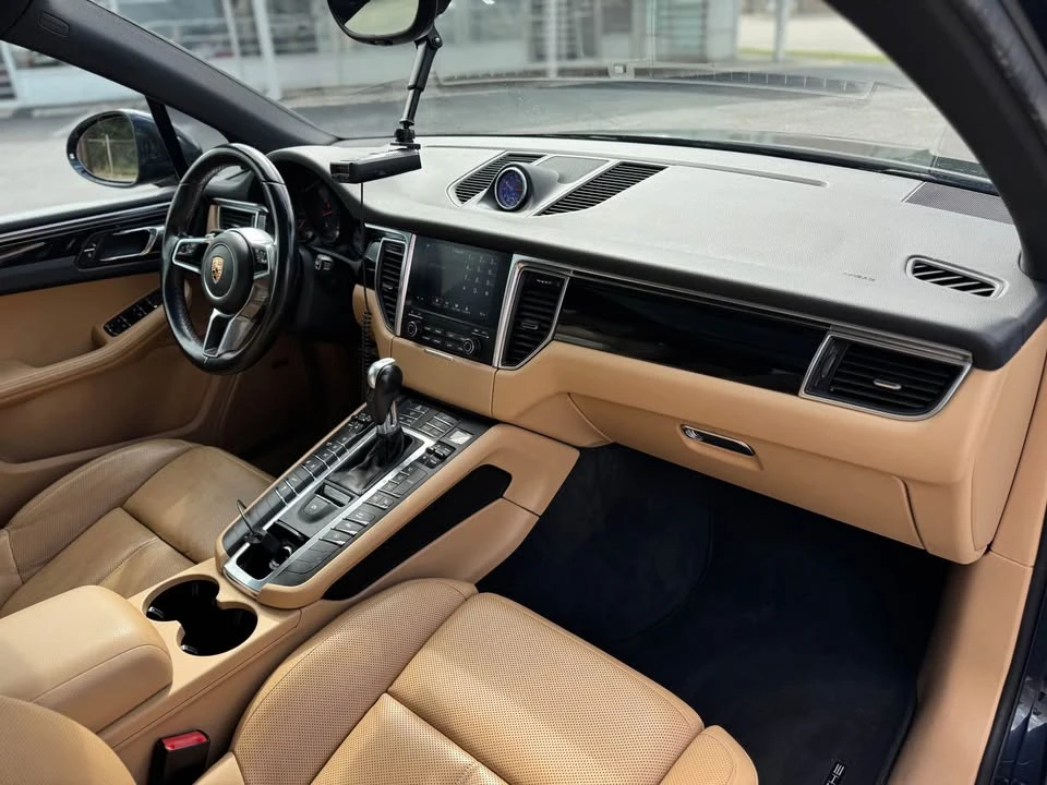 2017 Porsche Macan - Image 14 of 19