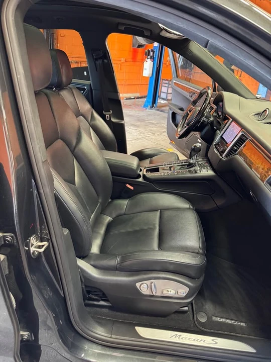 2017 Porsche Macan - Image 16 of 19