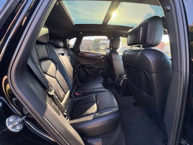 2017 Porsche Macan - Image 7 of 8