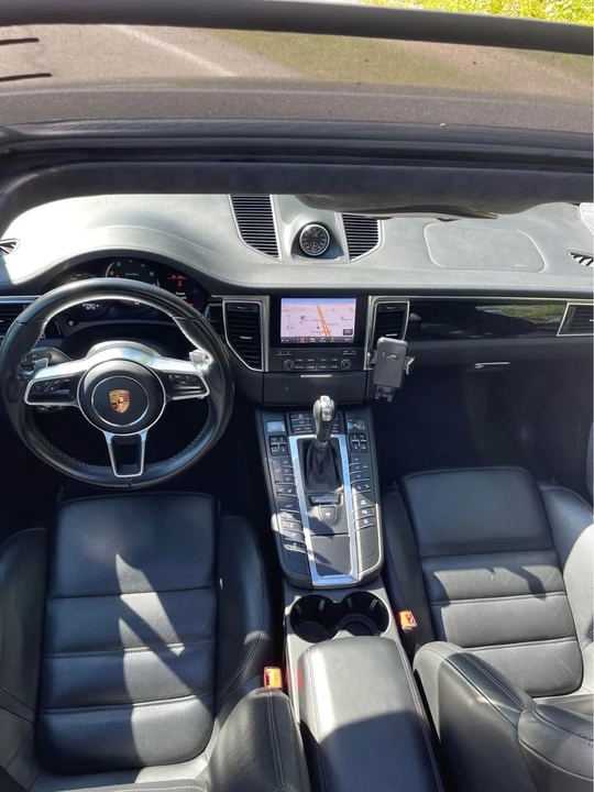 2017 Porsche Macan - Image 14 of 17