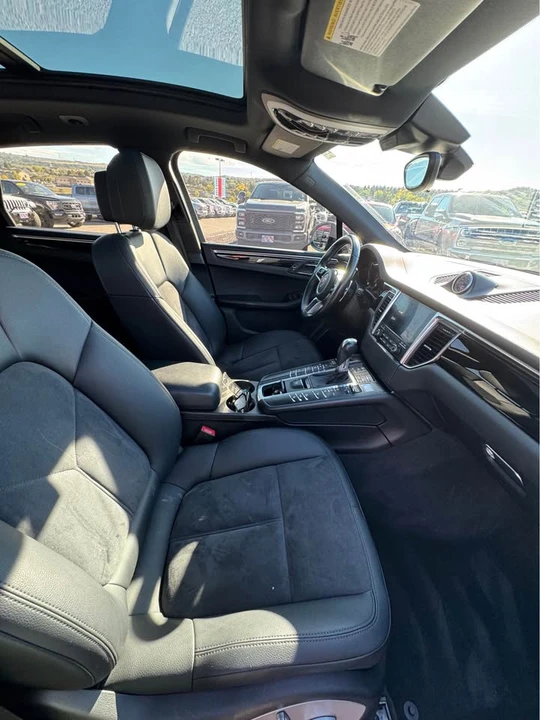 2017 Porsche Macan - Image 9 of 9