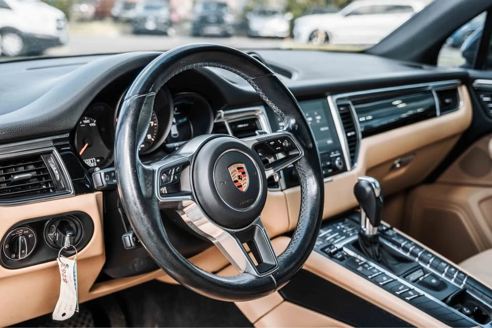 2017 Porsche Macan - Image 5 of 18