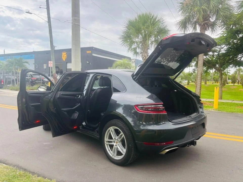 2017 Porsche Macan - Image 5 of 9