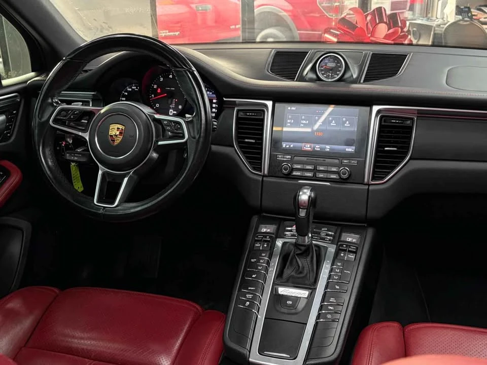 2017 Porsche Macan - Image 10 of 15