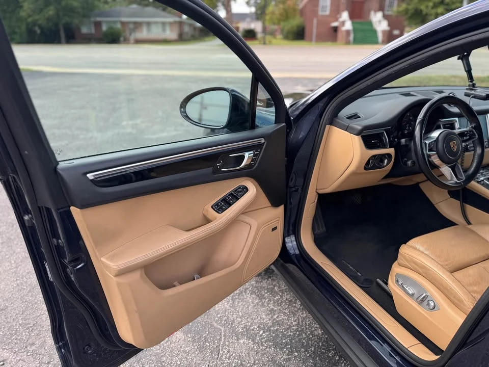 2017 Porsche Macan - Image 5 of 19