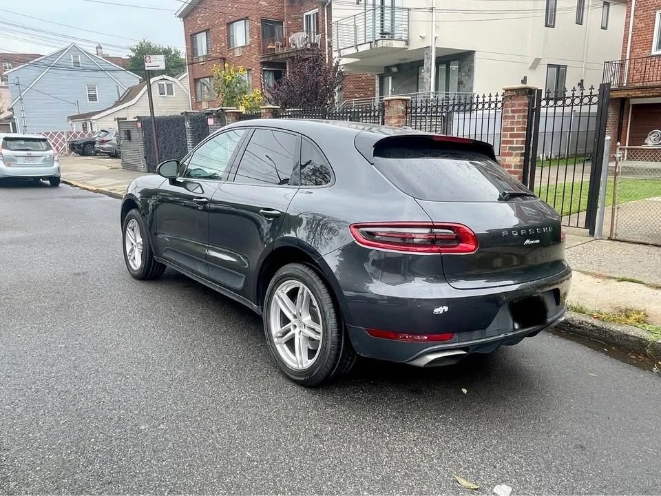 2017 Porsche Macan - Image 9 of 17