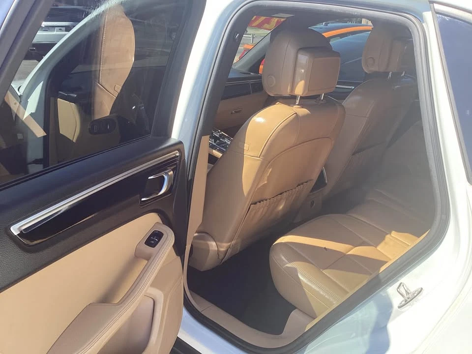 2017 Porsche Macan - Image 5 of 7