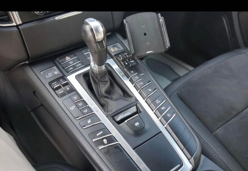 2017 Porsche Macan - Image 19 of 20