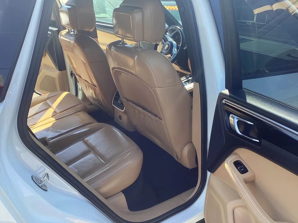2017 Porsche Macan - Image 6 of 7