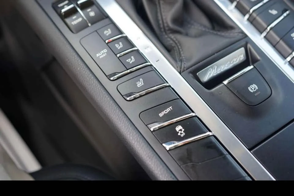 2017 Porsche Macan - Image 15 of 20