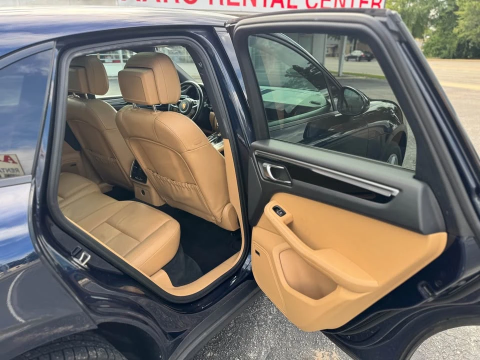2017 Porsche Macan - Image 10 of 19