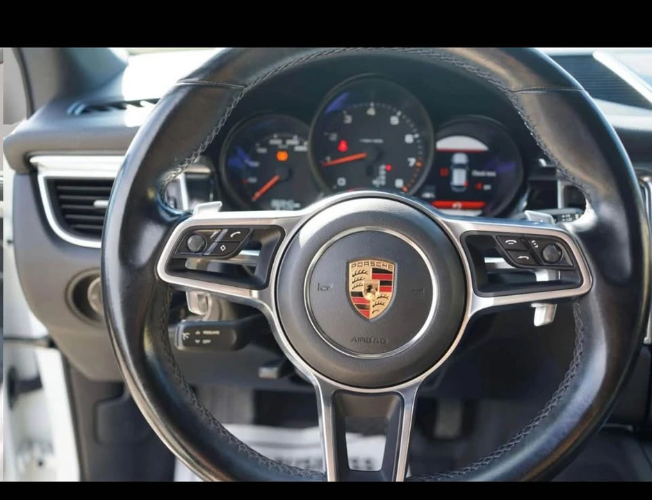 2017 Porsche Macan - Image 13 of 20