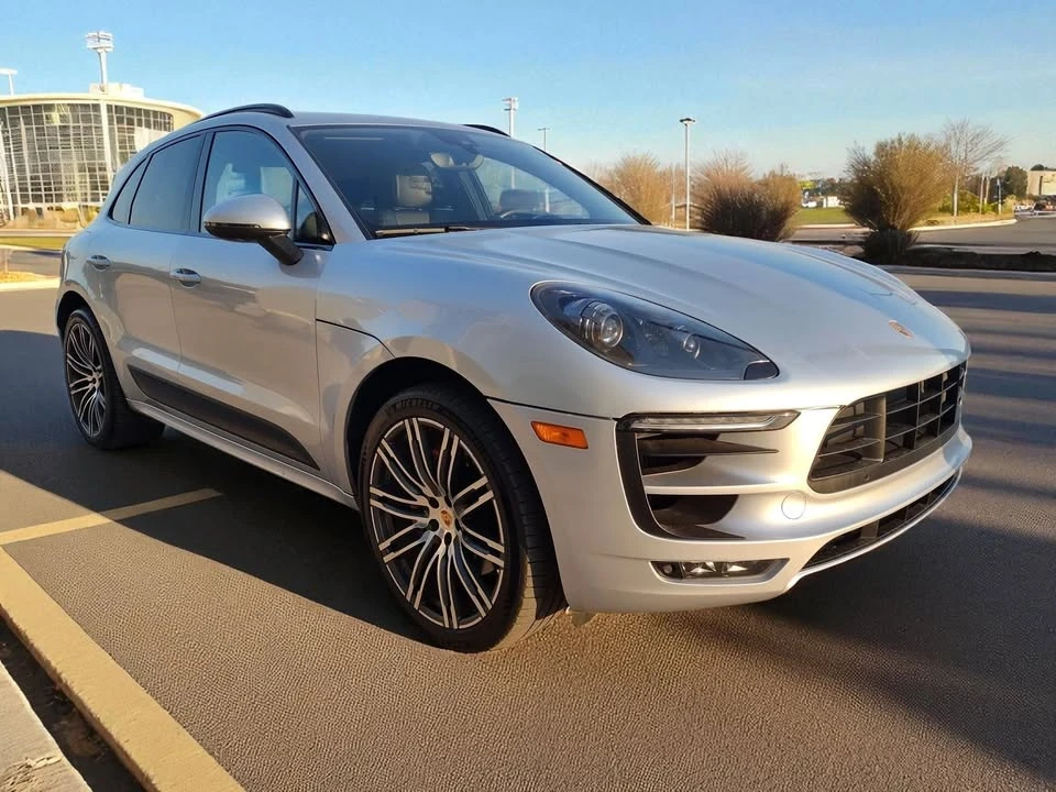 2017 Porsche Macan - Image 8 of 20