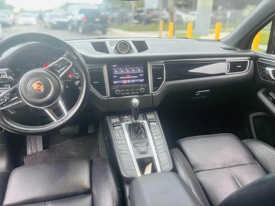 2017 Porsche Macan - Image 7 of 9
