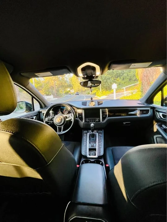 2017 Porsche Macan - Image 11 of 17