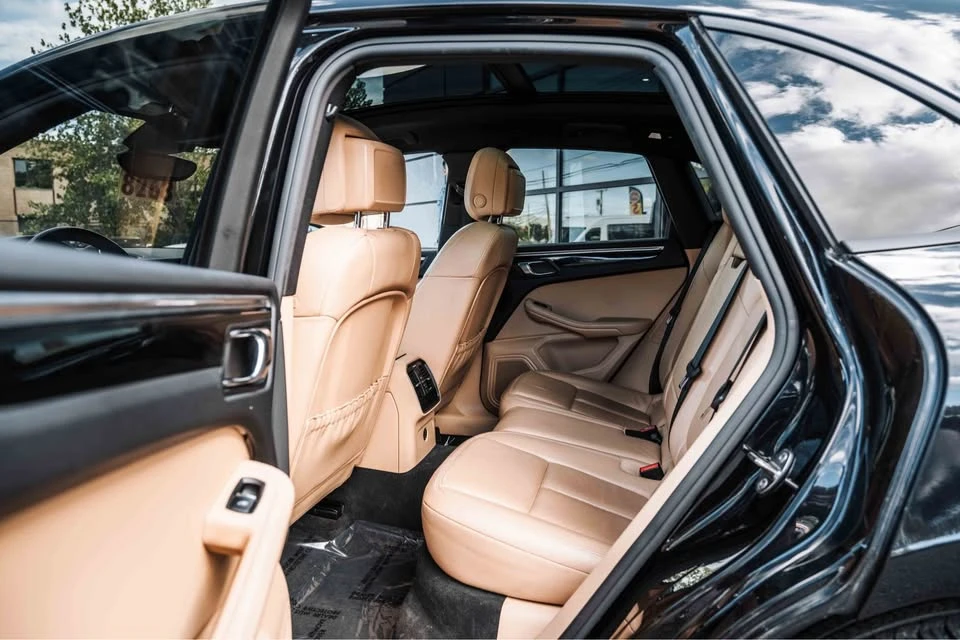 2017 Porsche Macan - Image 9 of 18