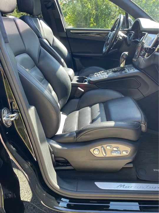 2017 Porsche Macan - Image 12 of 17
