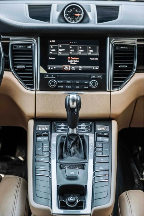2017 Porsche Macan - Image 17 of 18