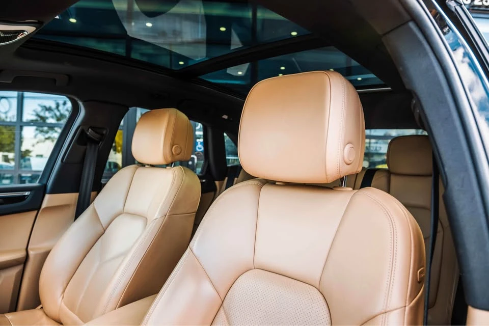 2017 Porsche Macan - Image 16 of 18
