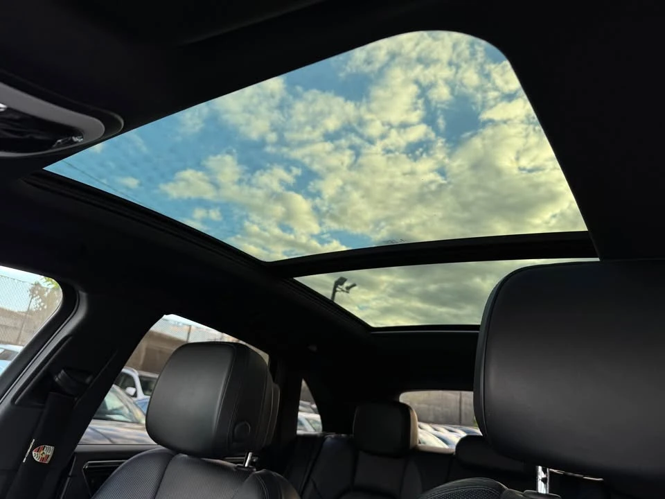 2017 Porsche Macan - Image 11 of 20
