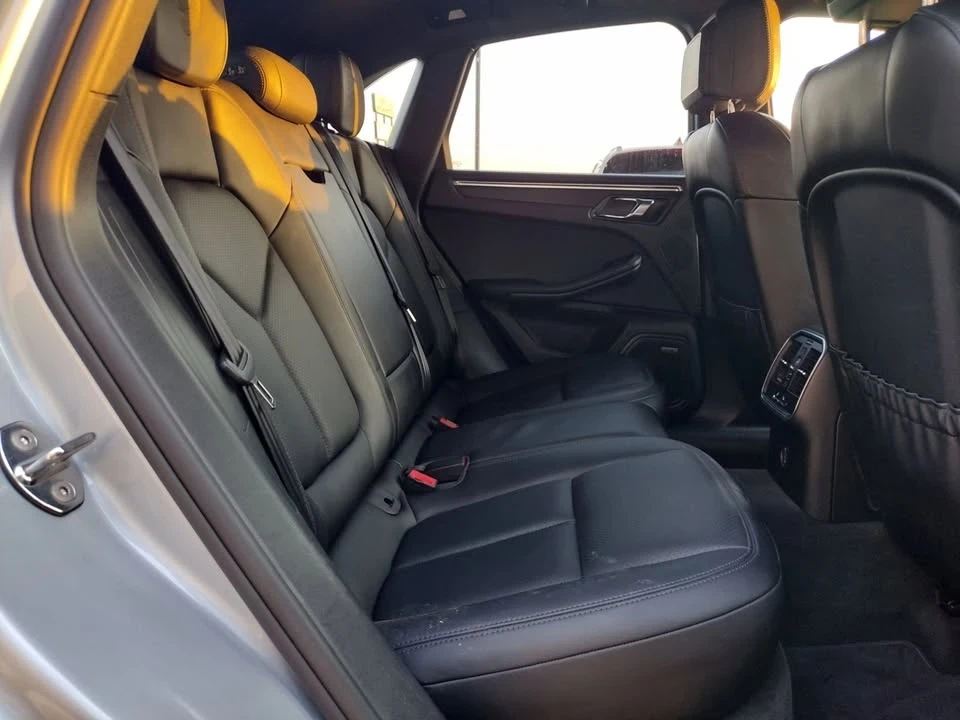 2017 Porsche Macan - Image 15 of 20