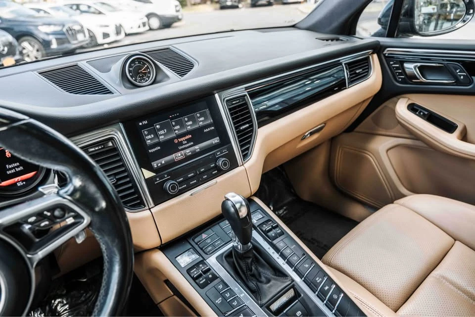 2017 Porsche Macan - Image 7 of 18